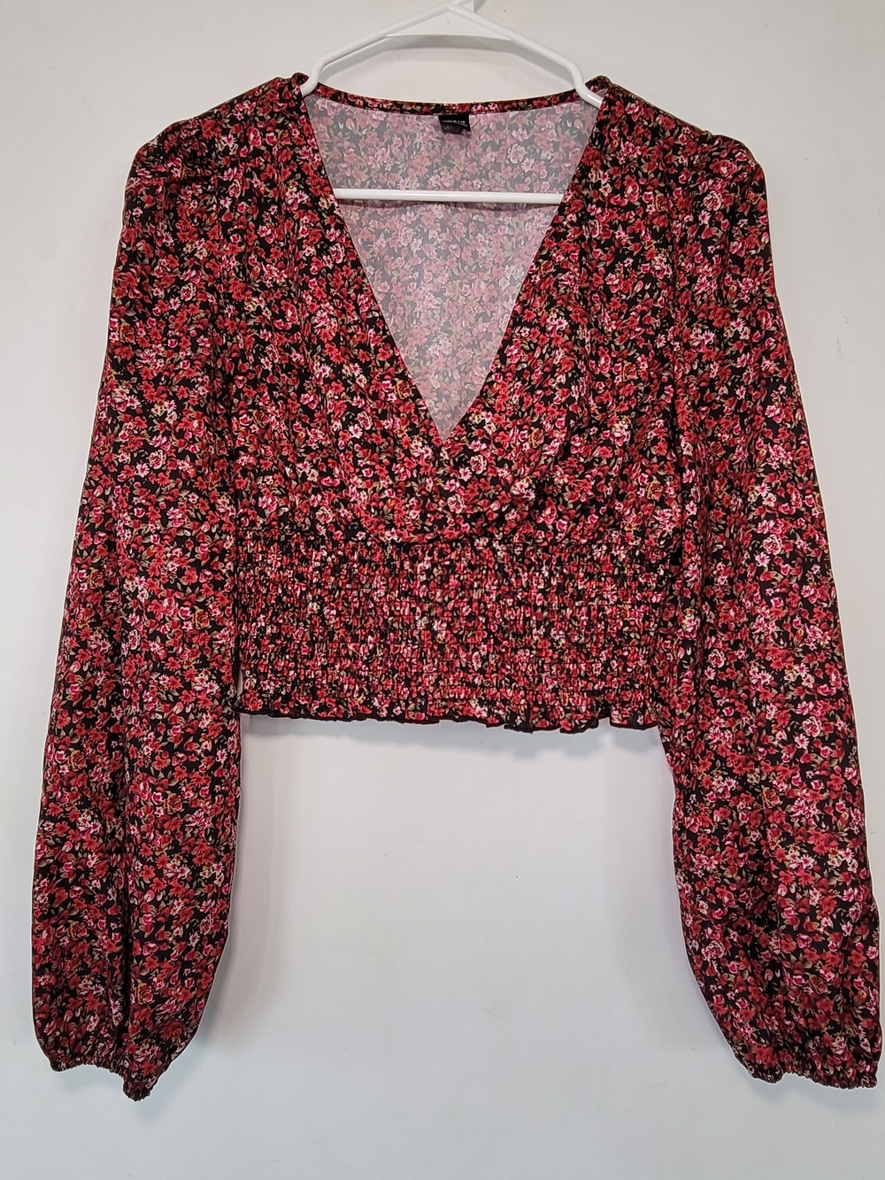 Floral Smocked V-Neck Long Sleeve Crop Top - Red on Black